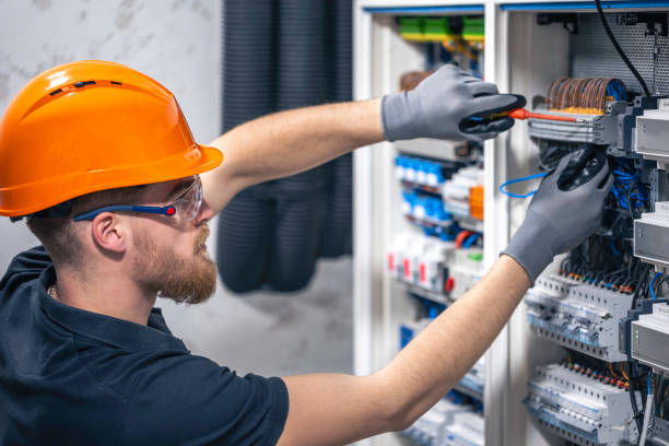Best Circuit Breaker Repair  in Menomonee Falls, WI
